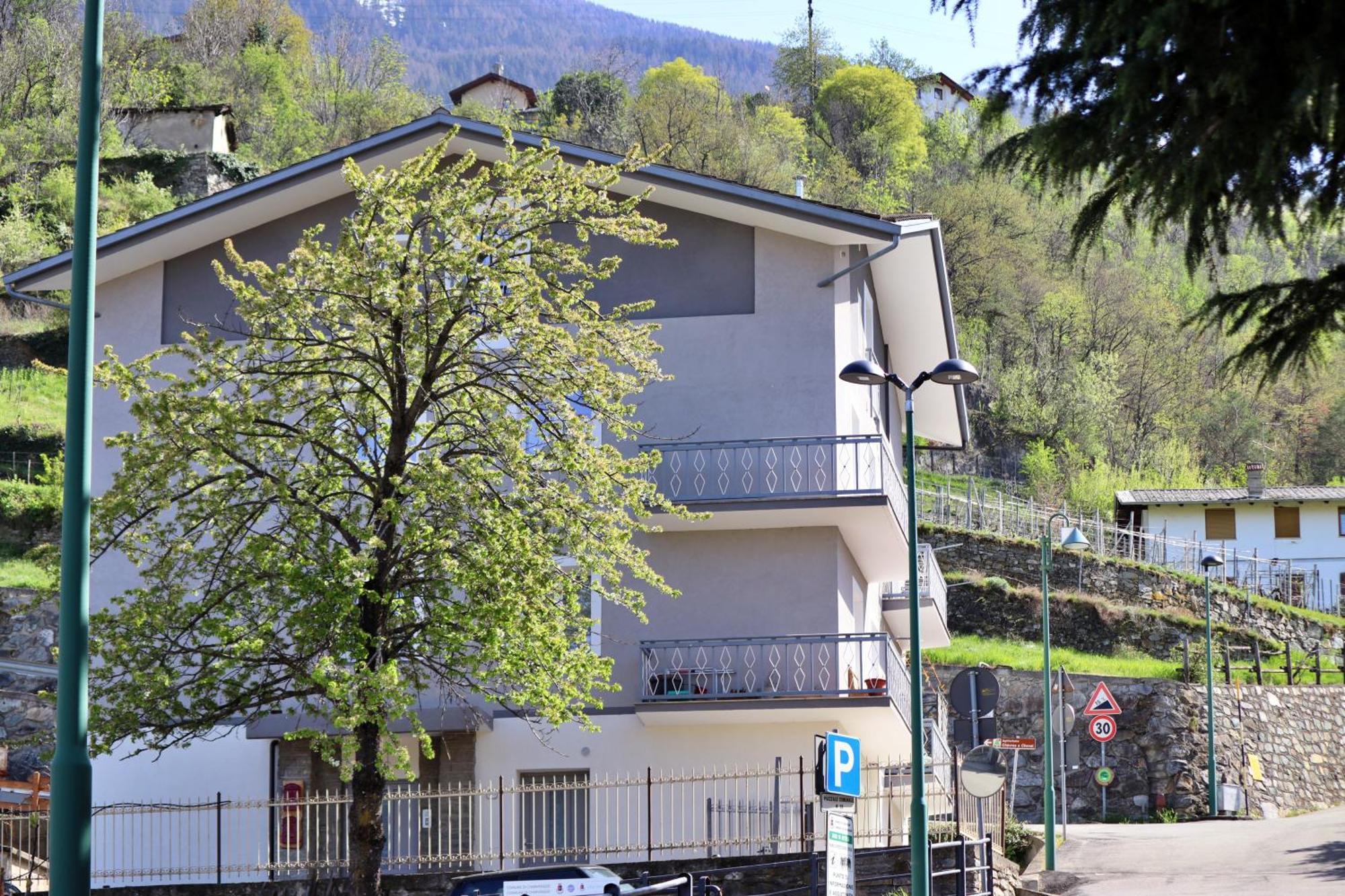 Lo Barbaboc Aparthotel Charvensod Exterior foto